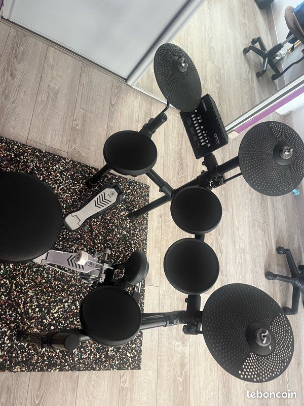 Batterie électronique Yamaha avec tapis insonorisant (image 3)