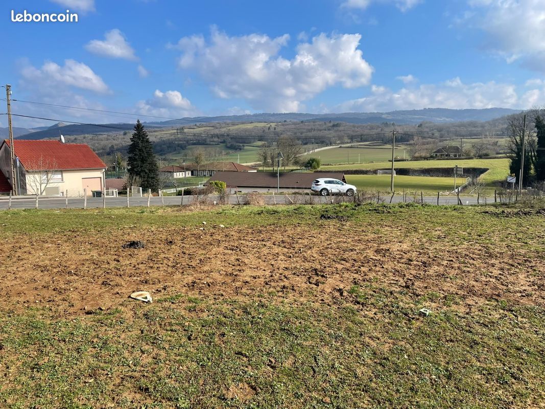 Terrain 685 m² HAUTECOURT ROMANECHE · à Hautecourt-Romanèche · 50 000 €
