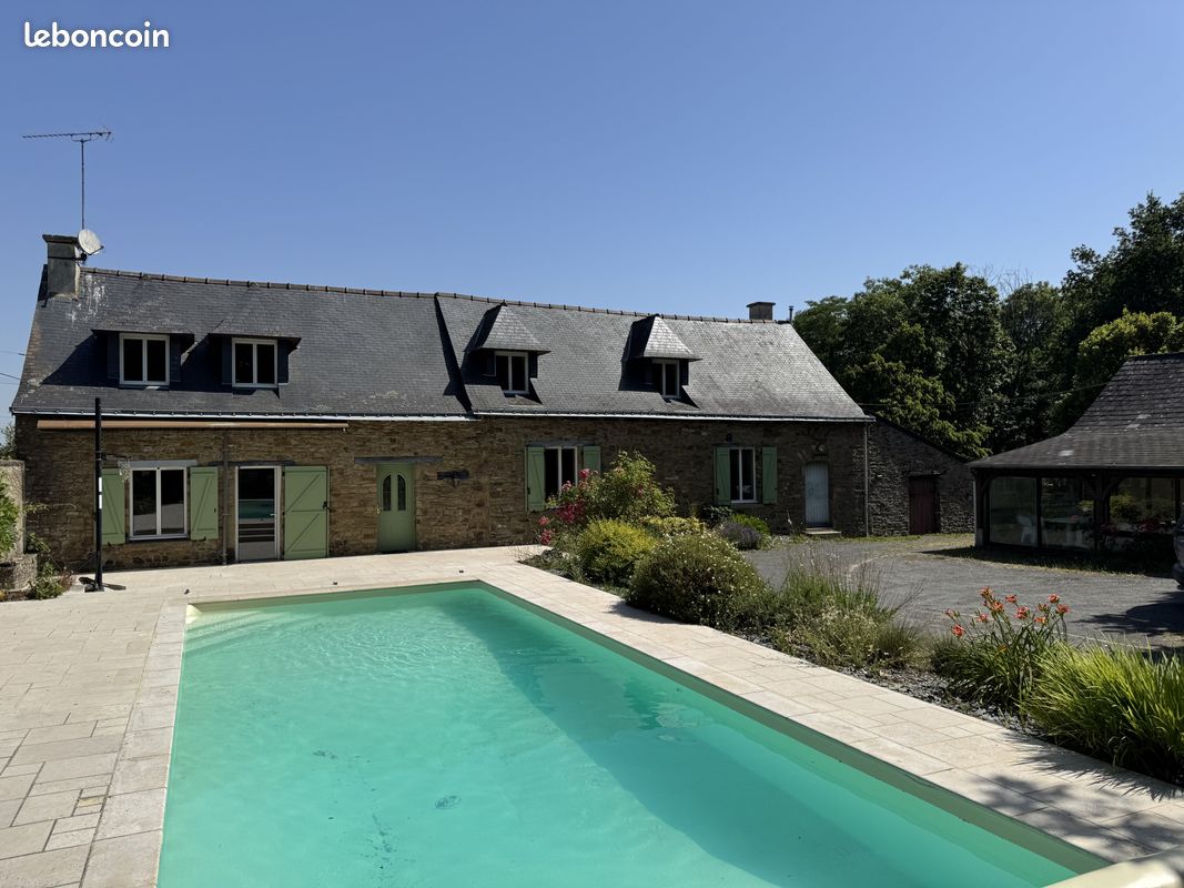 Maison 8 pièces 201 m² · à Retiers · 201 m² · 320 000 €