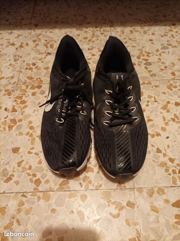 Chaussures Nike Femme pointure 38 (image 2)