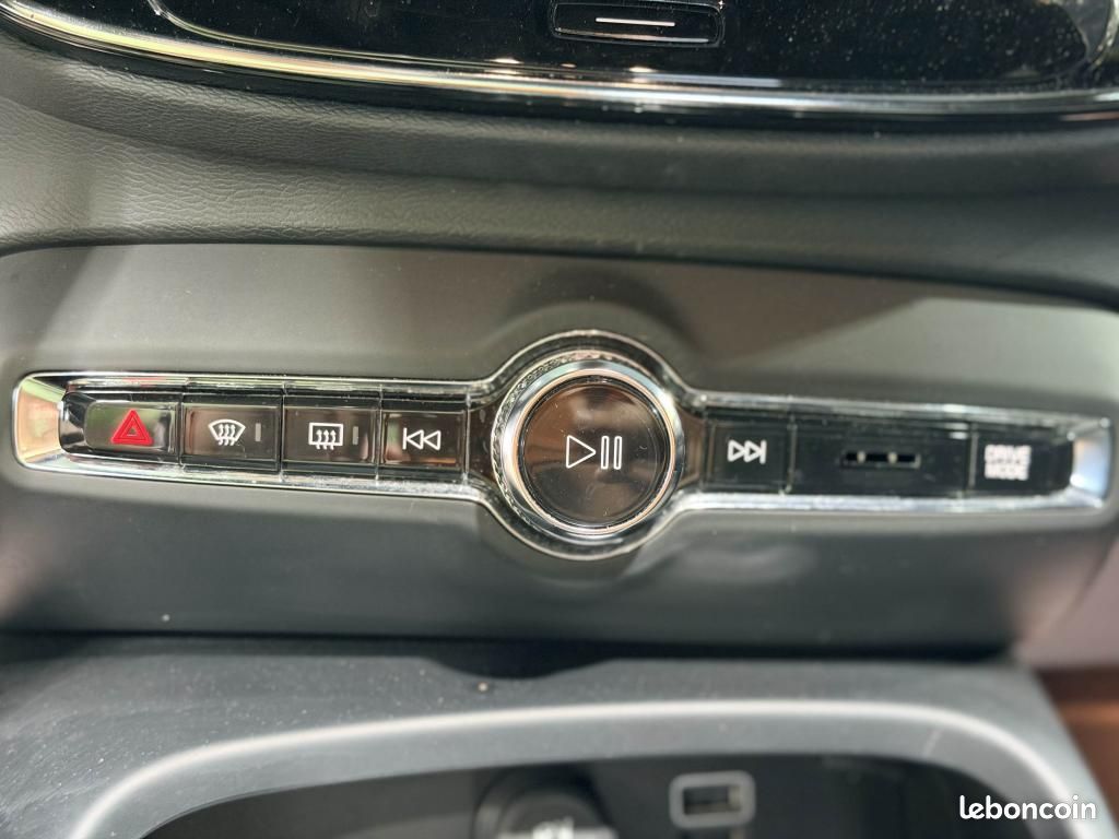 VOLVO XC40 D4 AWD 190 ch Geartronic R-Design- Toit ouvrant- Harman/Kardon- Keyless (image 30)