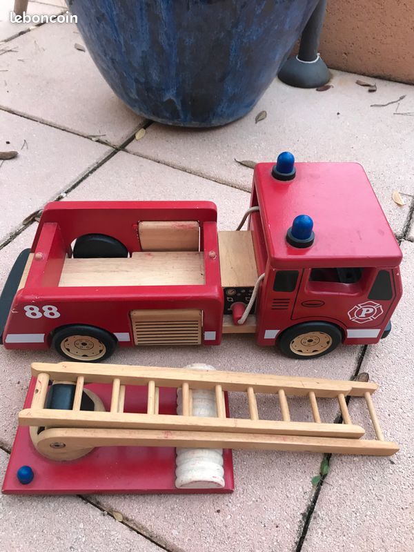 Camion de pompier en bois (image 5)
