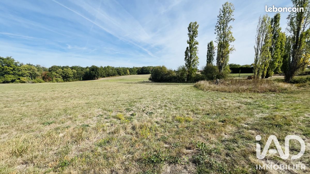 Terrain 6000 m² · à Saint-Géraud-de-Corps · 6 000 m² · 63 000 €