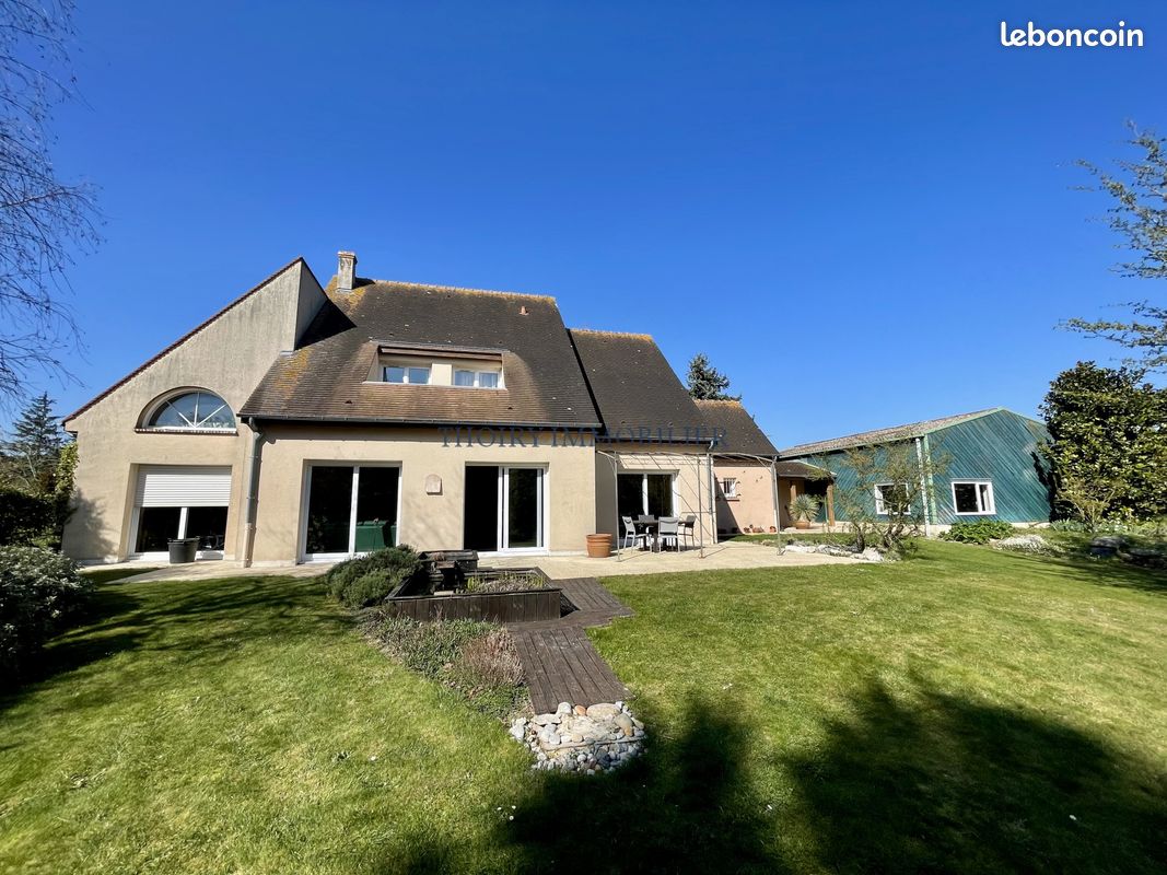 Maison 8 pièces 210 m² · à Montfort-l'Amaury · 210 m² · 698 000 €