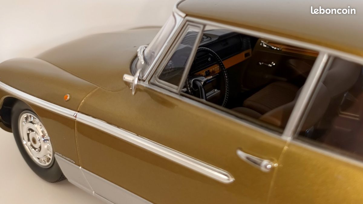 OPO 10 - Miniature Car 1/18 Compatible with Citroen DS Chapron Le Dandy - With Cream Roof and Bright Lights - 180101