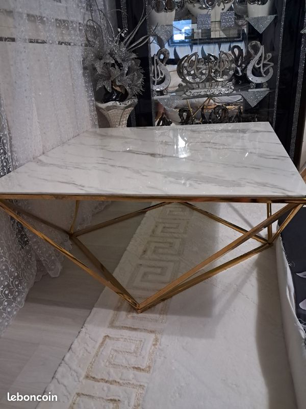 Tabe basse en marbre blanc (image 1)