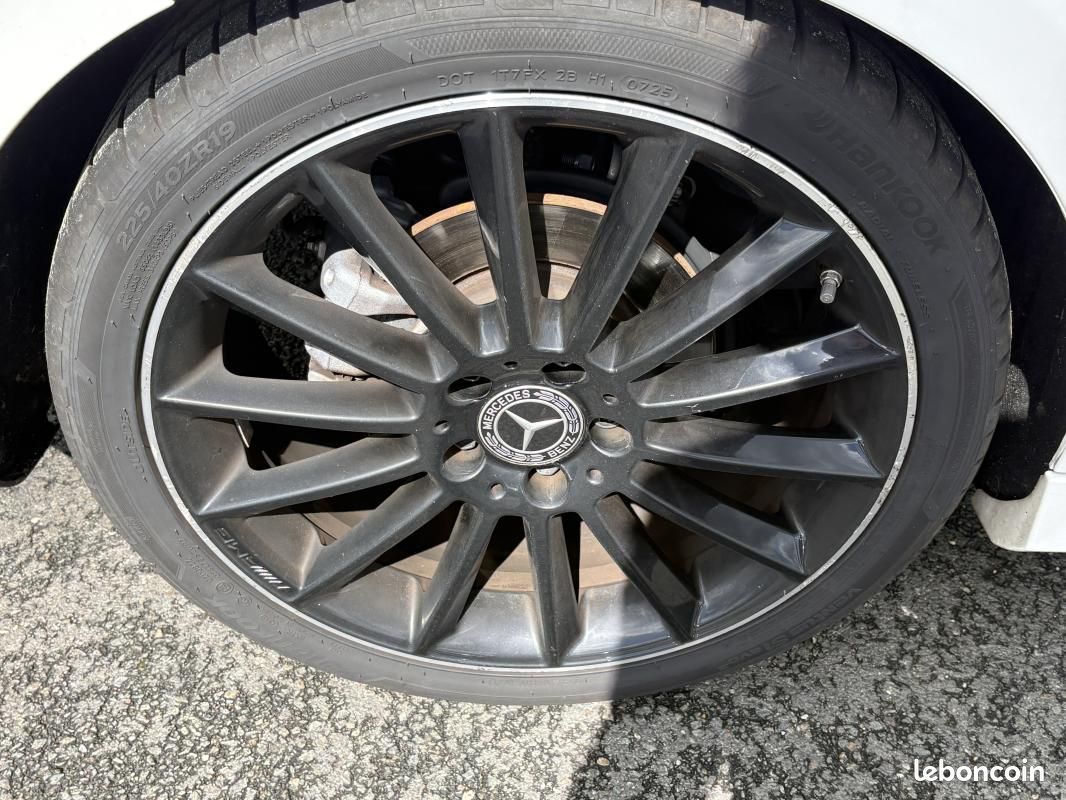 Mercedes Classe A A200D moteur mercedes pack AMG ( éclairage d'ambiance, Toit Ouvrant, Siège élec... (image 37)