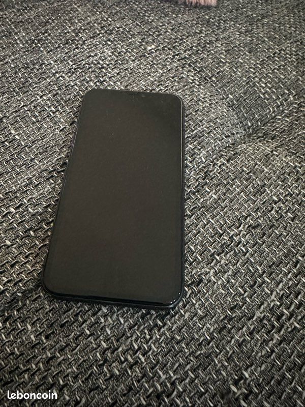 I phone 11 (image 1)