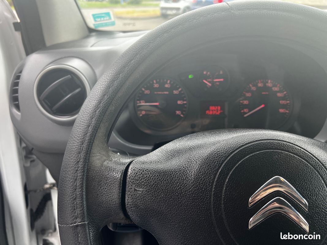 Citroen berlingo vu cabine approfondie 1.6 bluehdi 99 ch xl l2 confort / distribution faite (image 24)