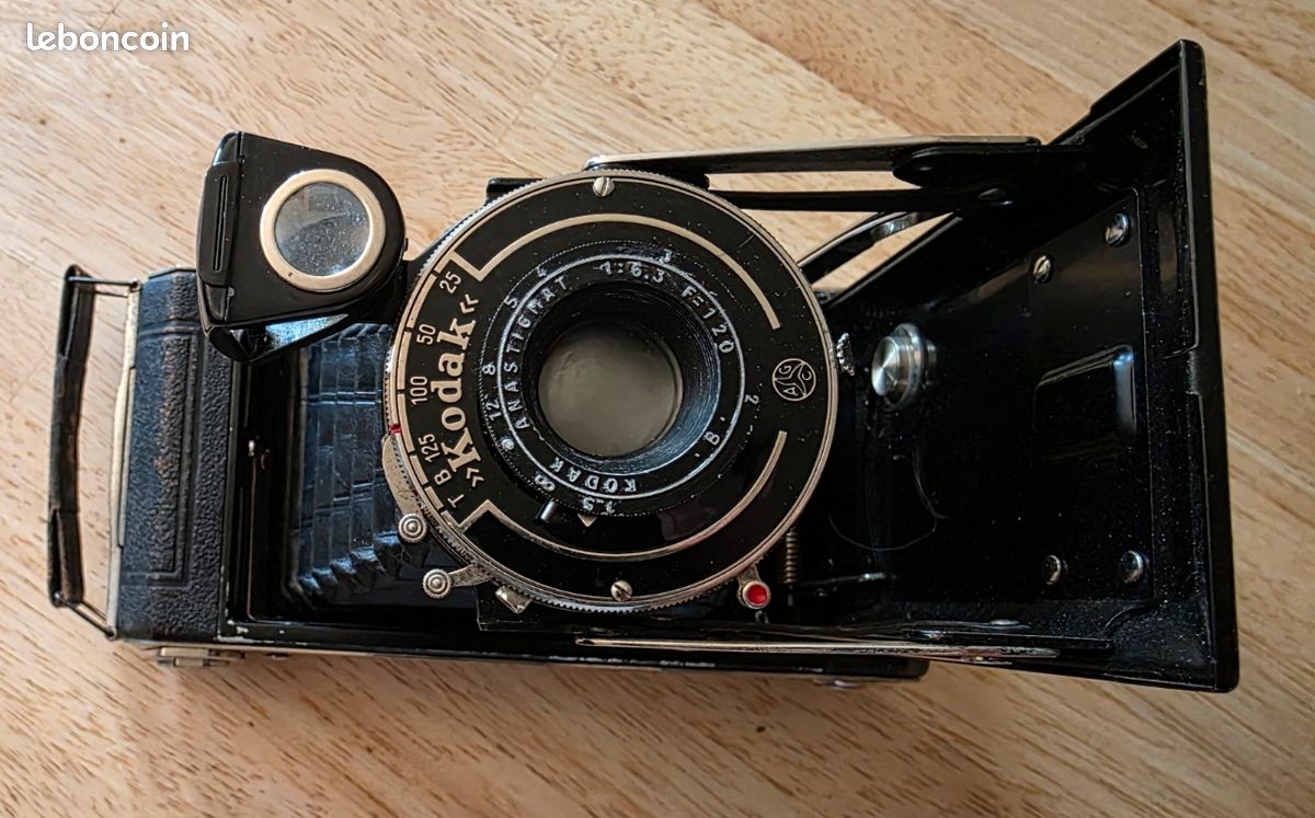 Appareil photo vintage Kodak 620 dans son étui d'origine et avec la paperasse qui va avec. Pgeace