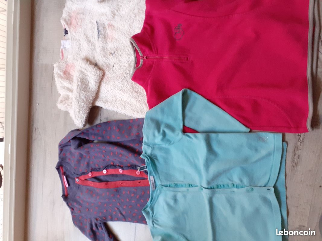 Lot de 2 gilets et 2 pulls fille 5 ans (image 1)
