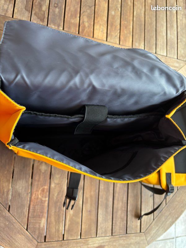 Sac à dos jaune (image 3)