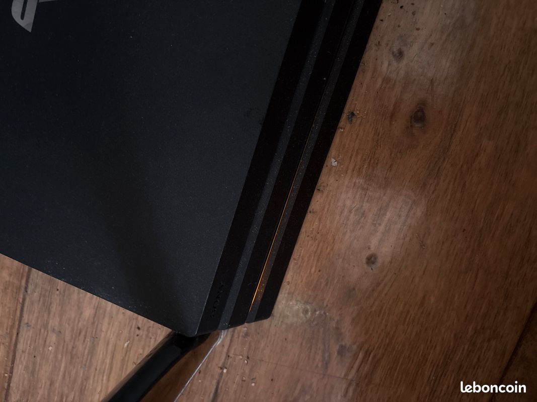 PlayStation 4 (image 1)