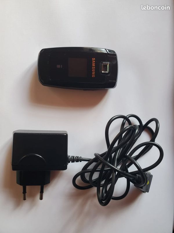 Téléphone portable a clapet Samsung S401i (image 1)
