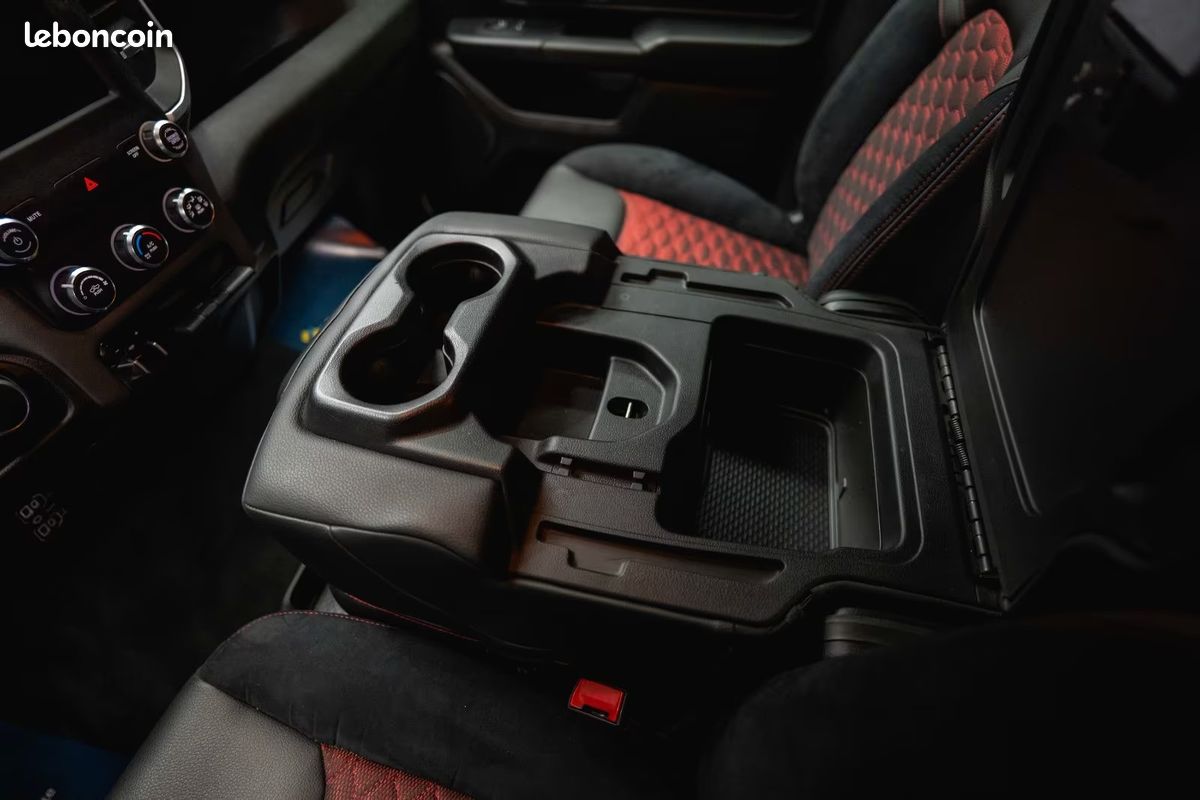 Dodge RAM 1500 Red Devil Long Bed 5.7 V8 HEMI 401 ch 4x4 – Night Pack – Offroad (image 32)