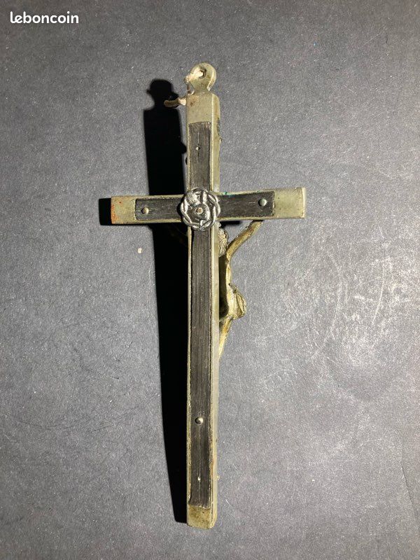 Pendentif Tête De Mort Avec Croix – Métal Argenté – Style Gothique – Jamais Porté