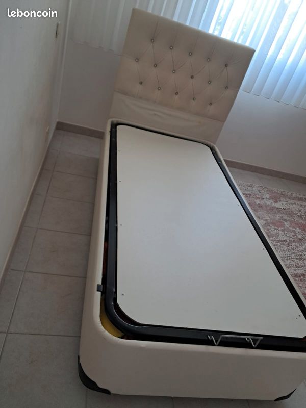 Matelas et le lit (image 1)