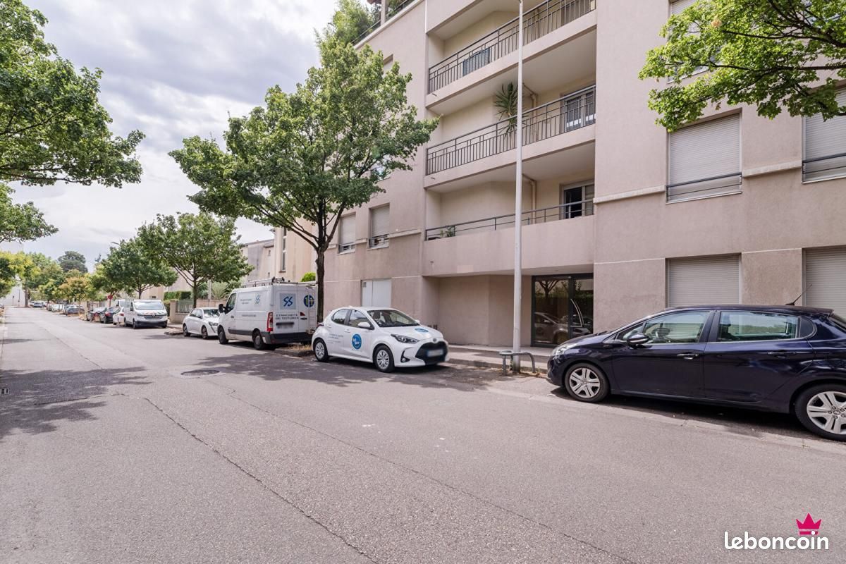 Garage/box Saint Priest · à Saint-Priest · 15 500 €