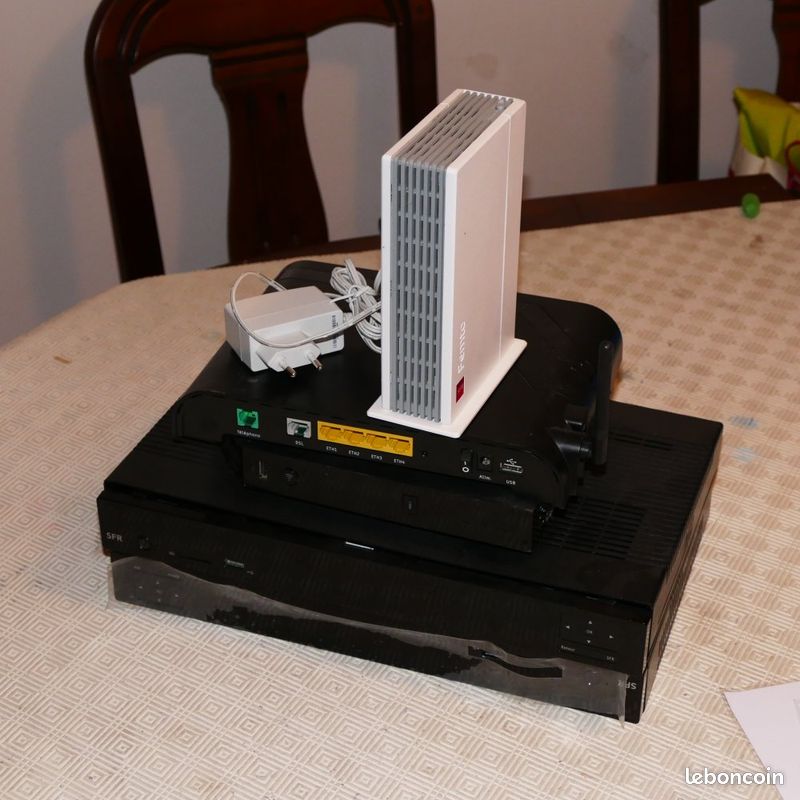 Divers routeurs et modems (image 1)