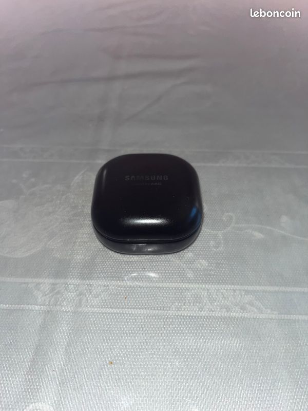 Buds pro 2 (image 2)