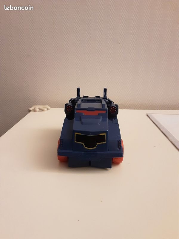 Voiture transforme robot (image 2)