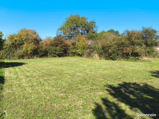 Terrain 1 300 m² Chassors