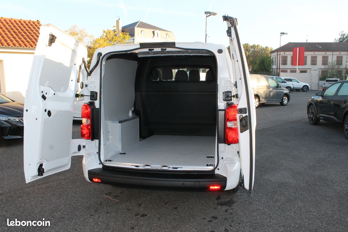 Citroën Jumpy III Fg Cabine approfondie 6 Places XL Blue HDI 180 S&S EAT8 Full équipés GPS, Caméra de recul, Habillage, boisPack Look, 2 Portes latérale, Full Led sortie 27/06/2025 - 10 Kilomètres (image 8)