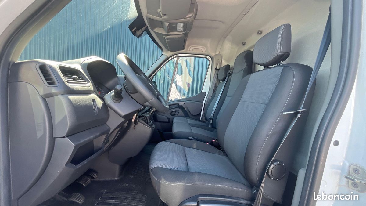 Renault master fourgon l2h2 blue dci 135 grand confort (image 37)