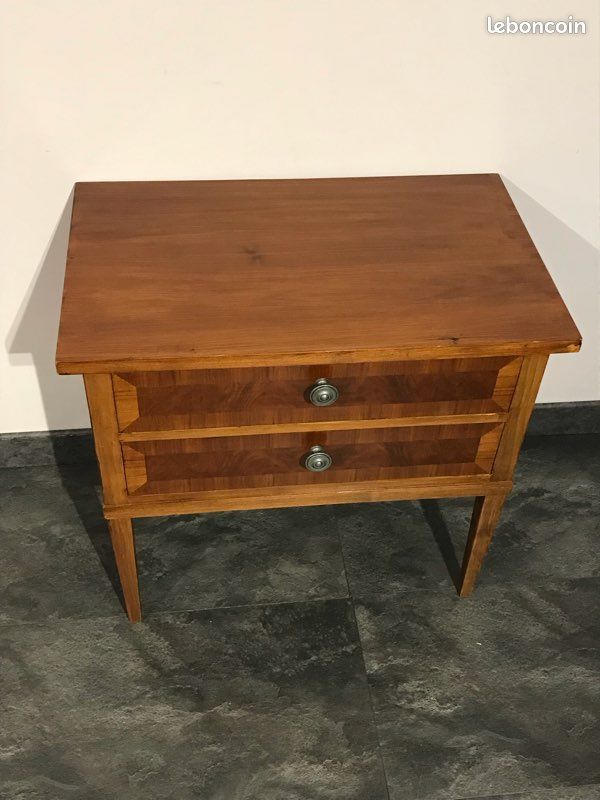 Table de chevet en bois marqueté à 2 tiroirs (image 4)