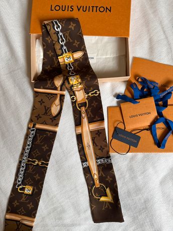 Echarpe et foulard Louis Vuitton d'occasion - Annonces accessoires et  bagagerie leboncoin