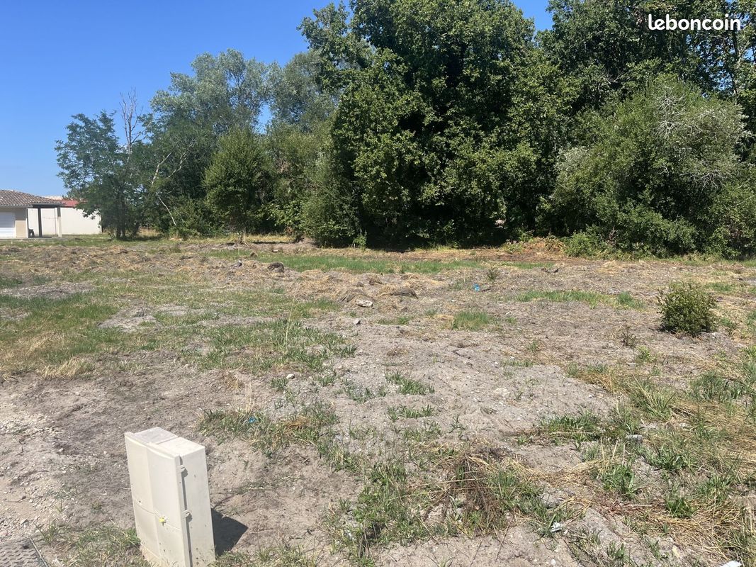 Terrain à bâtir de 725 m² à SOULAC-SUR-MER (33) · 178 500 €