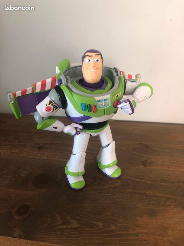 Lightyear Figure Toy Story Buzz Lightyear Signature Collection