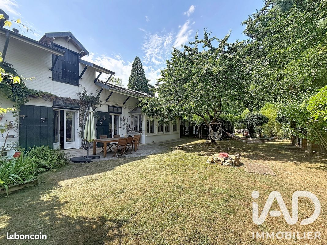 Maison 11 pièces 212 m² · à Maisons-Laffitte · 212 m² · 1 500 000 €