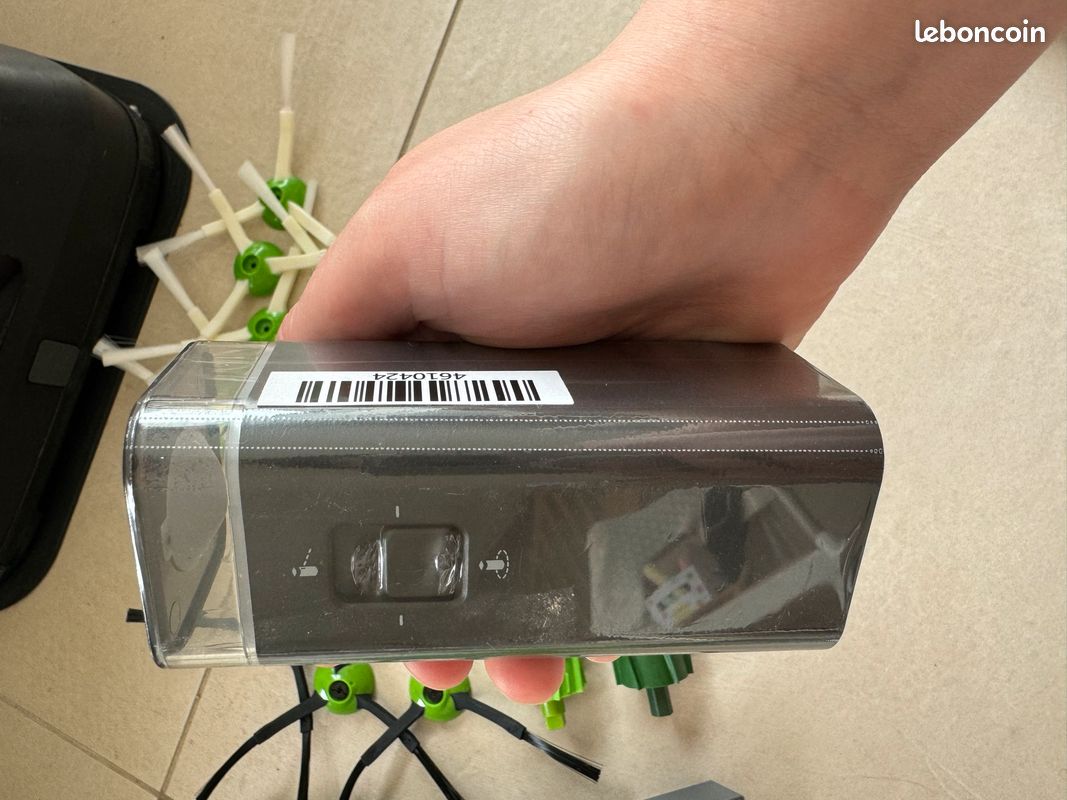 Lot irobot i7+ et braava jet M6 et leurs accessoires (image 9)