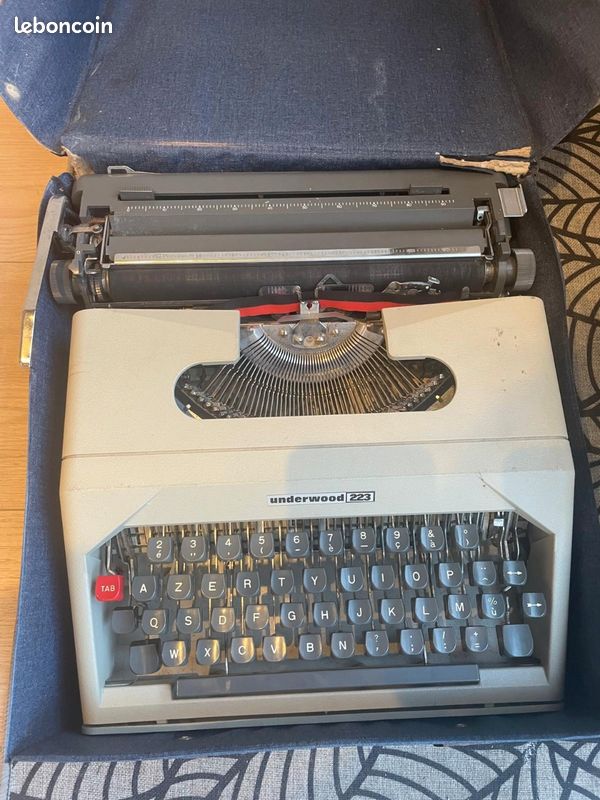 Machine à écrire vintage (image 1)