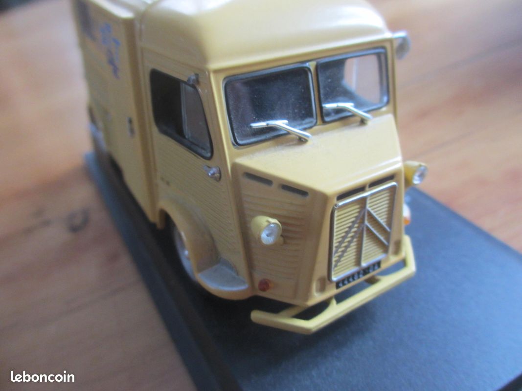 Miniature IXO 1/43 – Citroën HY Type H Calberson – Ancien Modèle SCHUCO