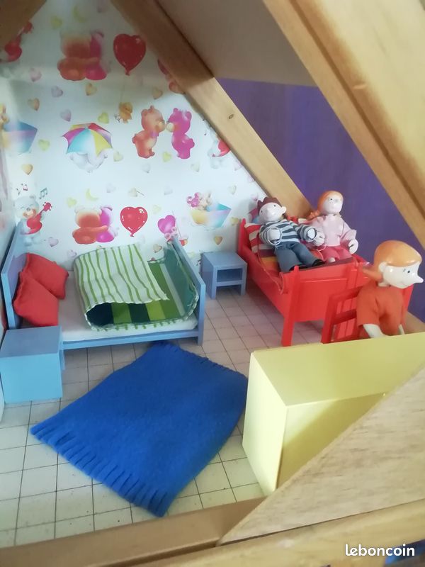 Maison de poupée en bois avec nombreux accessoires (image 7)