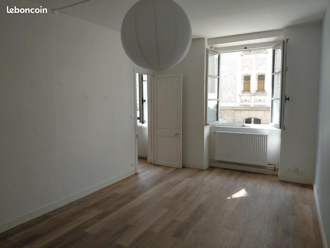 Appartement 3 pièces 63 m² · à Versailles · 63 m² · 1 371 €