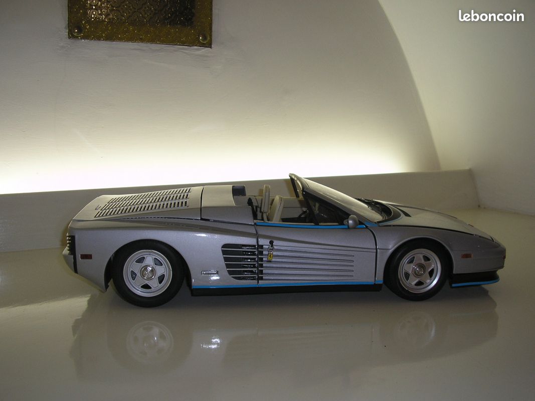 Pocher Ferrari Testarossa cabriolet 1/8 schaalmodellen (image 2)