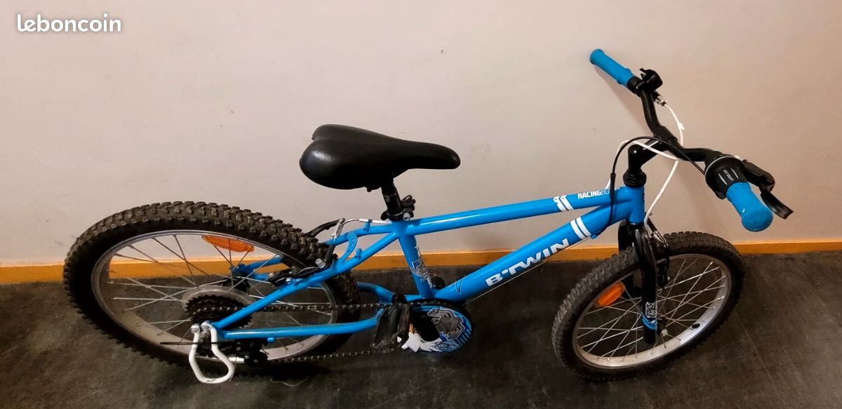 Vélo b'twin RACING BOY 320 en très bon état idéal de 6/10 ans