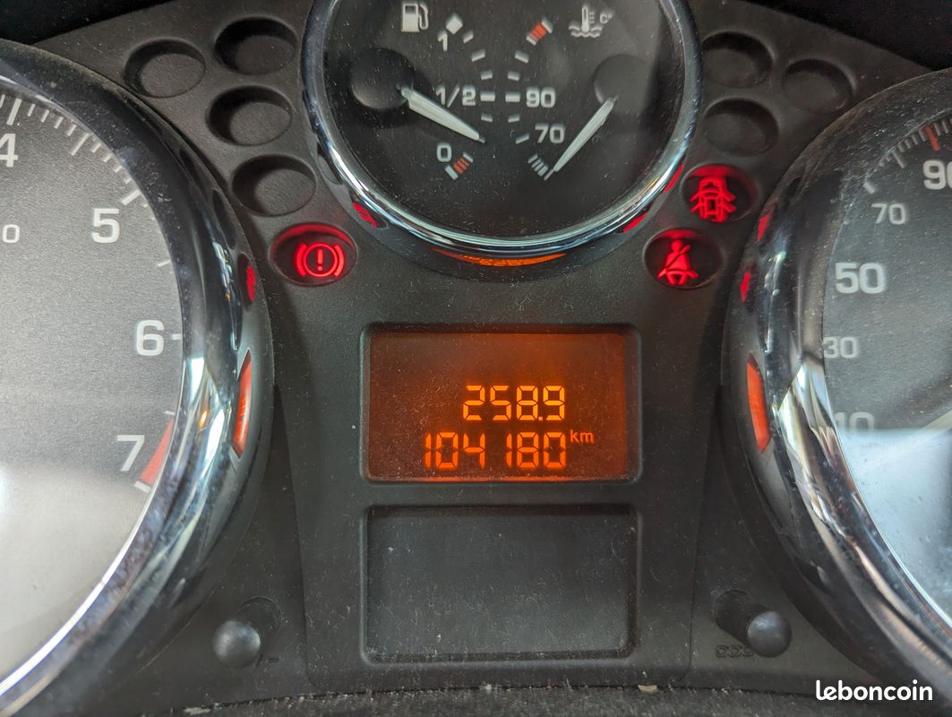 Peugeot 207 CC 1.6 120cv occamobile 64 pau (image 5)