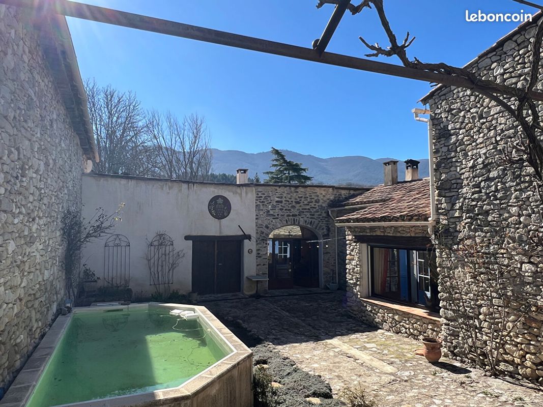 Maison 6 pièces 150 m² · à Saint-Martin-de-Castillon · 150 m² · 340 000 €