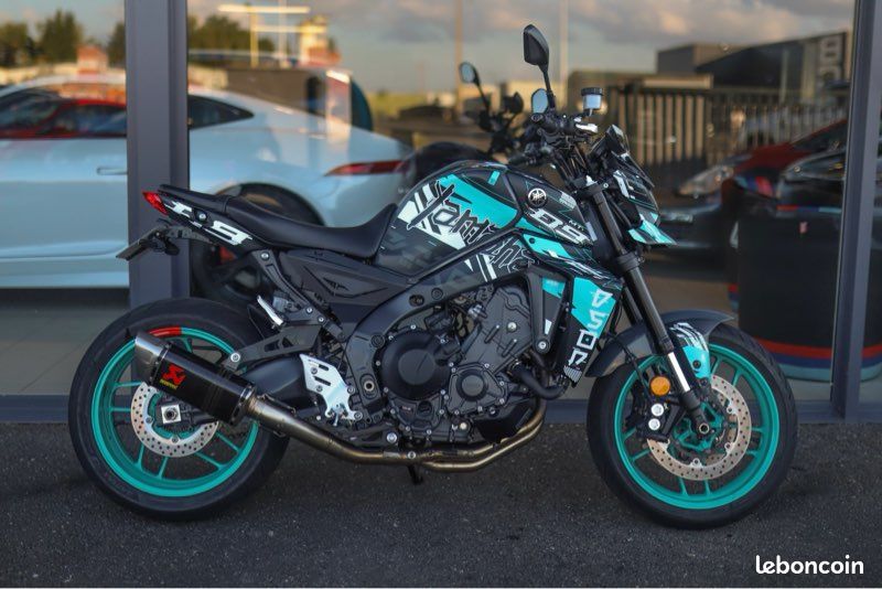 YAMAHA MT09 890 cm3 2024 - AKRAPOVIC - SUPPORT PLAQUE COURT (image 3)