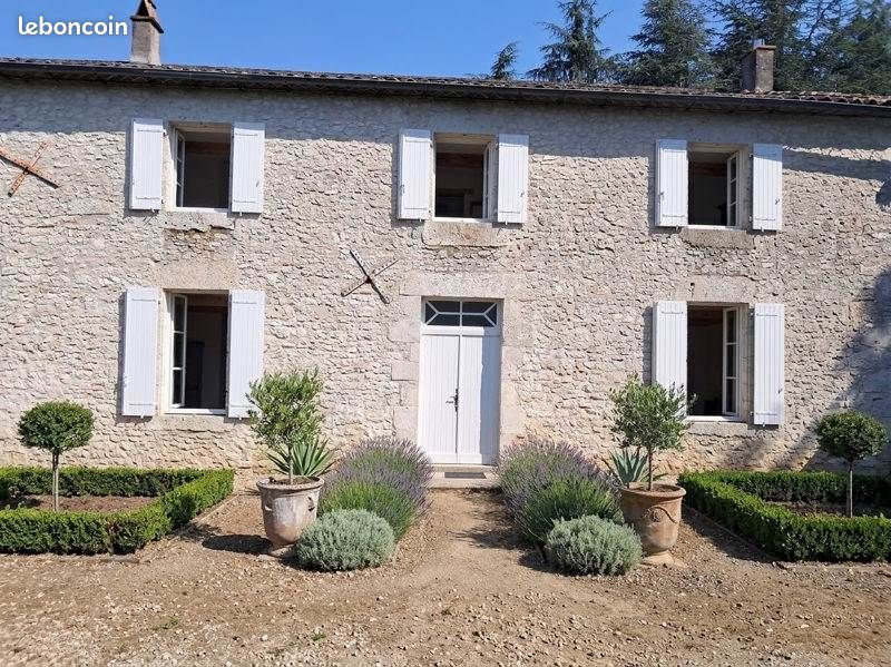 Maison 7 pièces 390 m² · à Thénac · 390 m² · 320 000 €