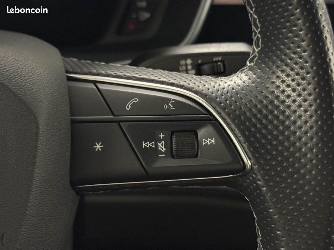 AUDI Q3 35 TFSI 150 ch S tronic 7 S line (image 18)