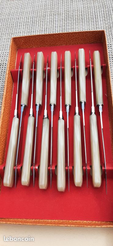 Couteaux de table inox de la coutellerie de Thiers le lot de 12 qualité exceptionnelle (image 1)