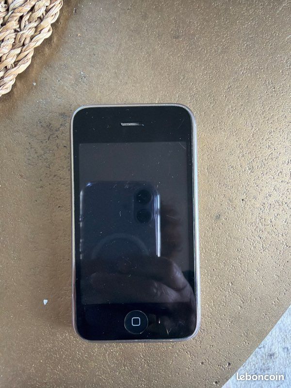 IPhone 3 (image 1)