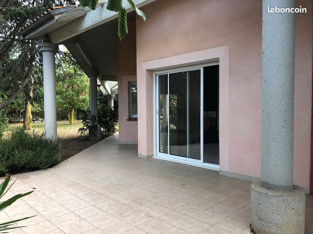Maison T5 de 220 m² avec bureau et annexes (image 2)