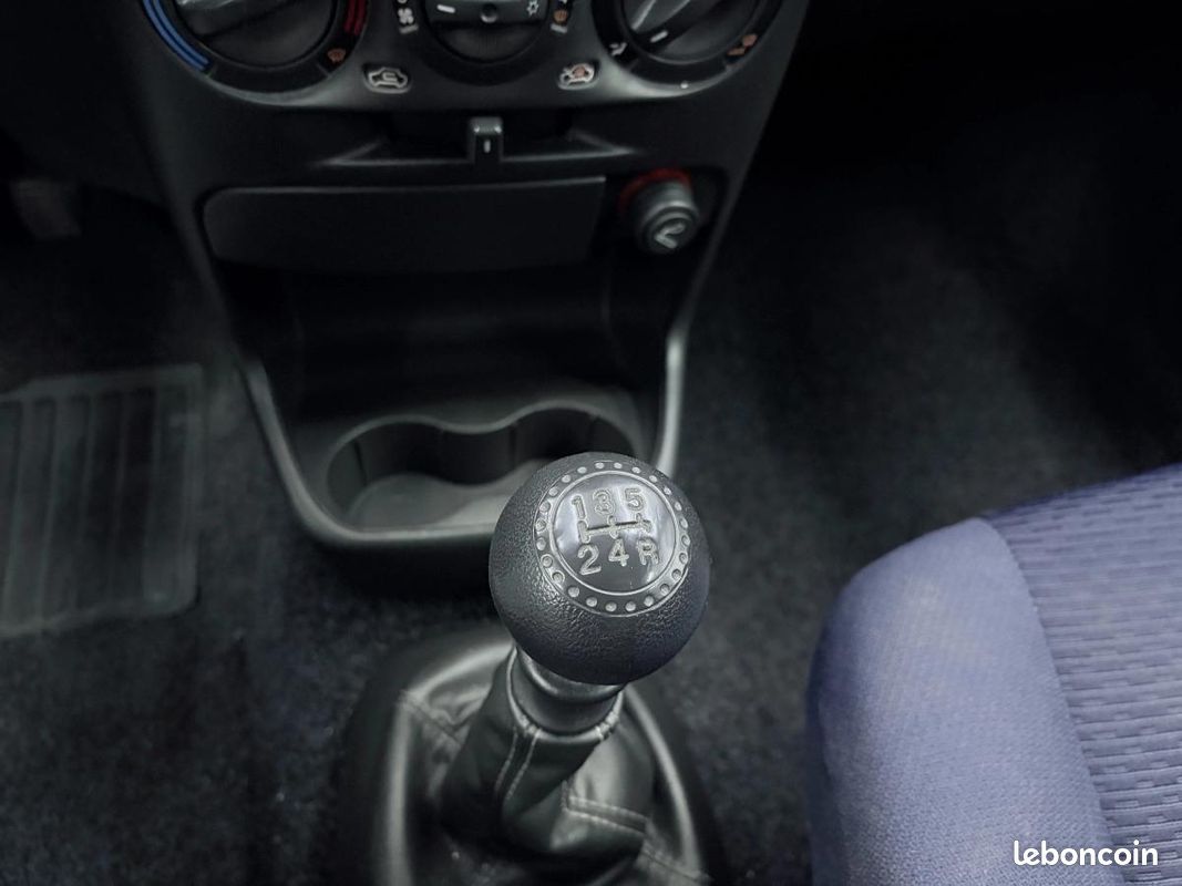 Fiat Punto 1.2 i 60 Clim / kit distribution neuf (image 15)