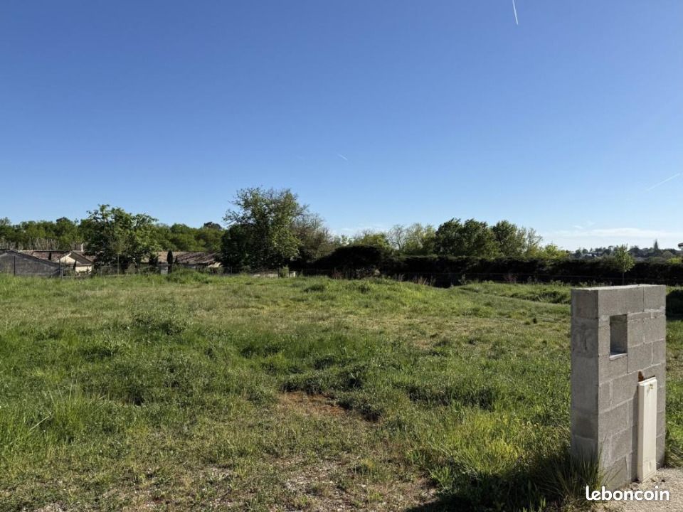 Terrain 1200 m² · à Landiras · 115 000 €